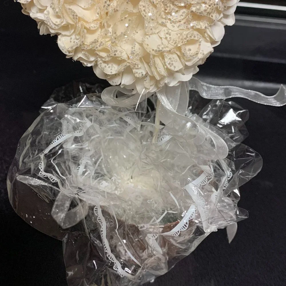 White floral Valentine Heart decor